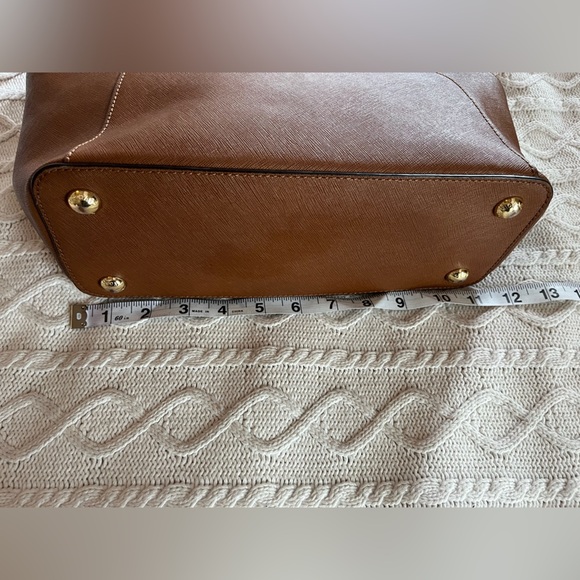 Michael Kors Brown Leather Shoulder Bag Like New - Picture 9 of 13